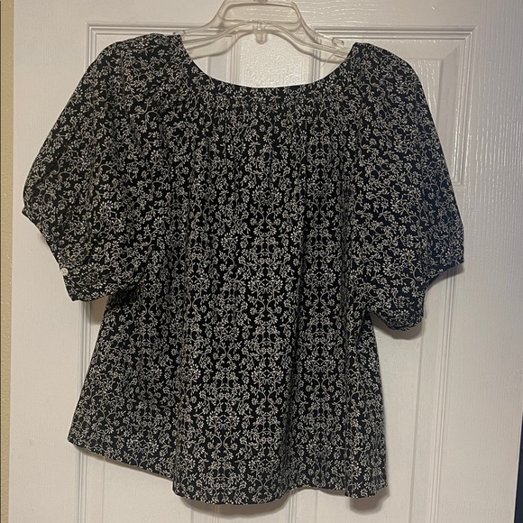 Universal Thread Black White Beige Floral Button Down Blouse - Picture 6 of 6